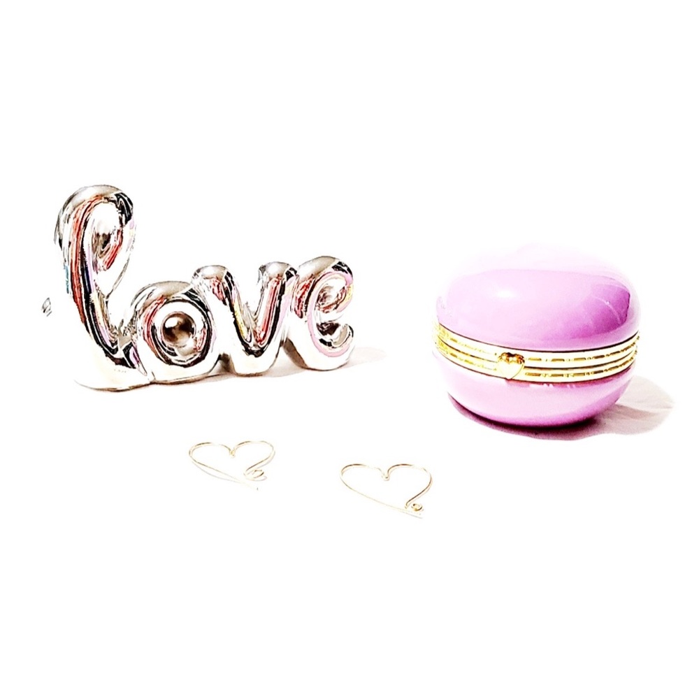 Gold Heart Earrings in French Macaron Jewelry Box